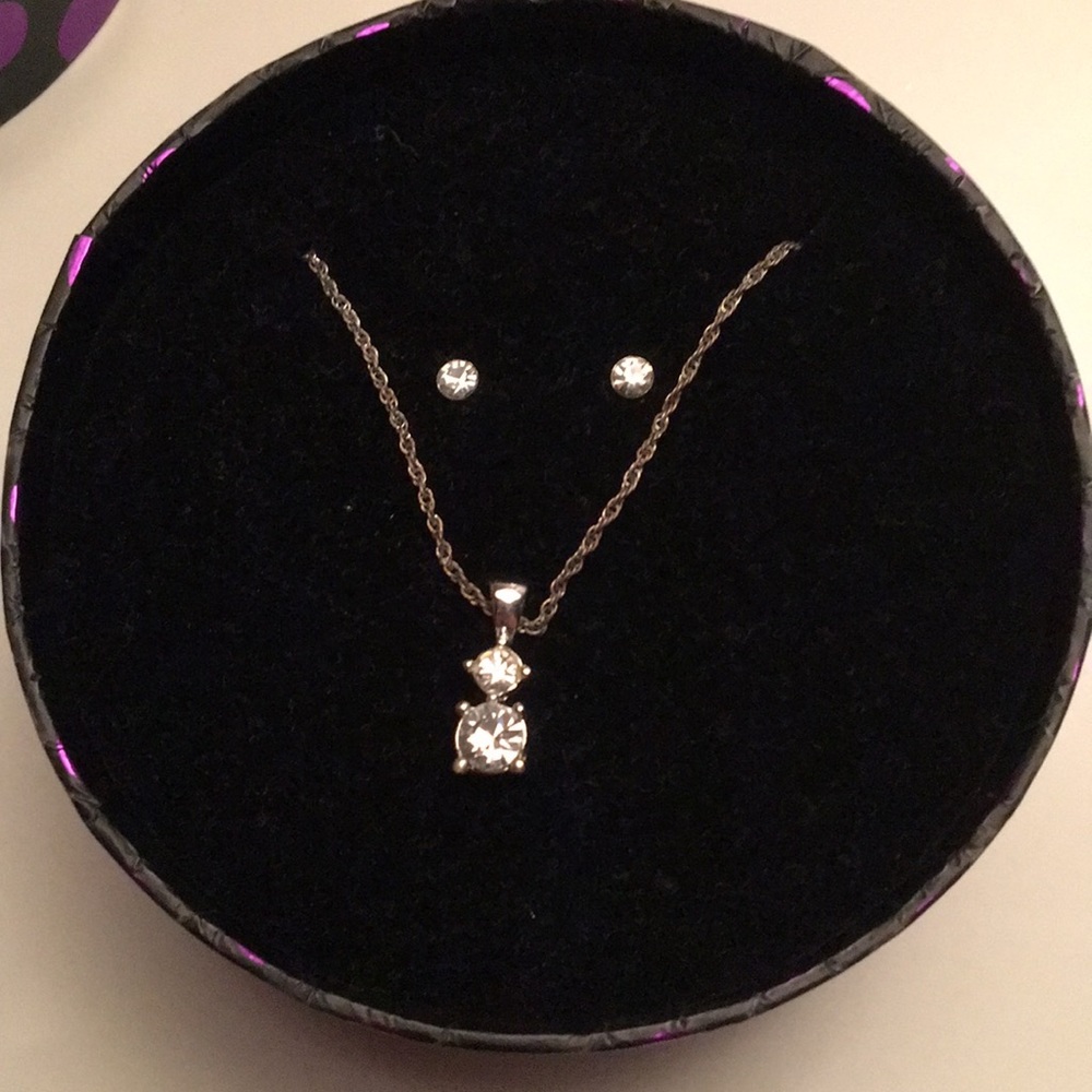 Earring and necklace set
